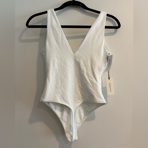 Aritzia Contour V-neck Bodysuit in White - Picture 3 of 6